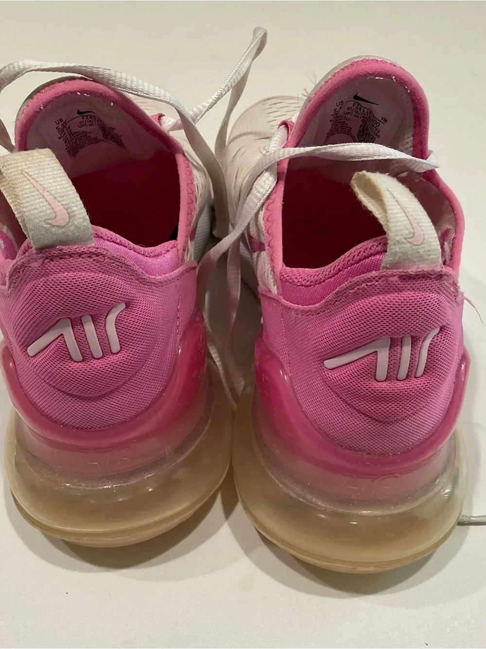 🌼🌼 Nike Girl’s Air Max 270 Shoes, Size 5.5Y